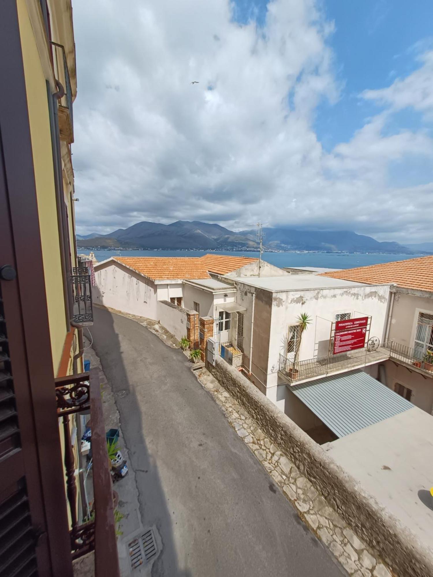 In A - Marinella Apartment